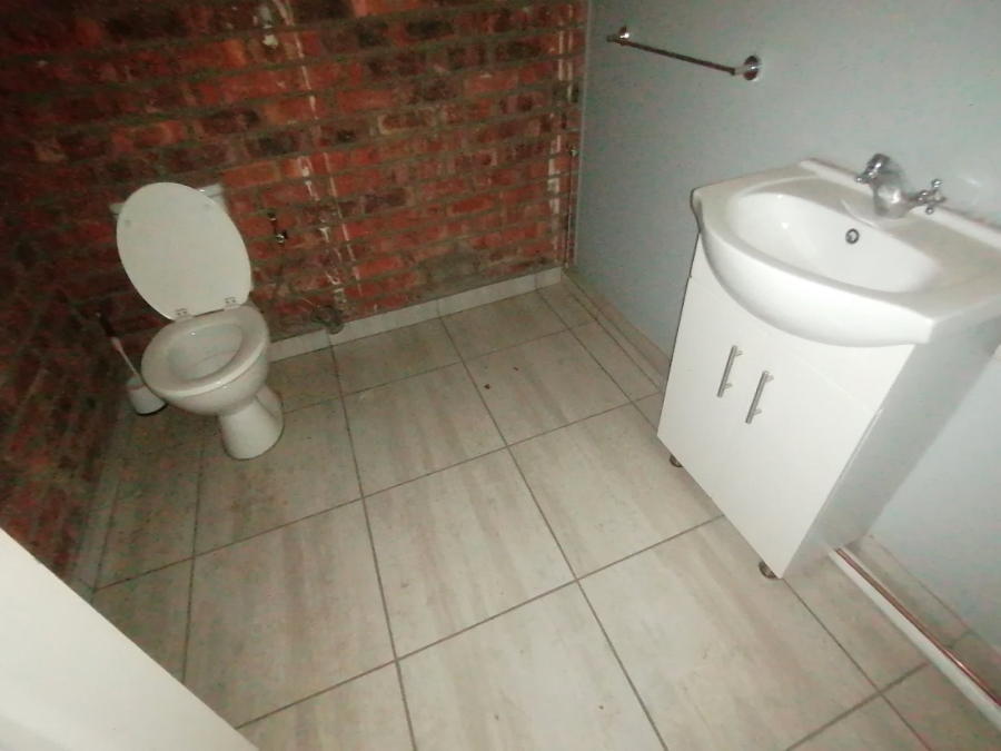 To Let commercial Property for Rent in Oranjesig Free State